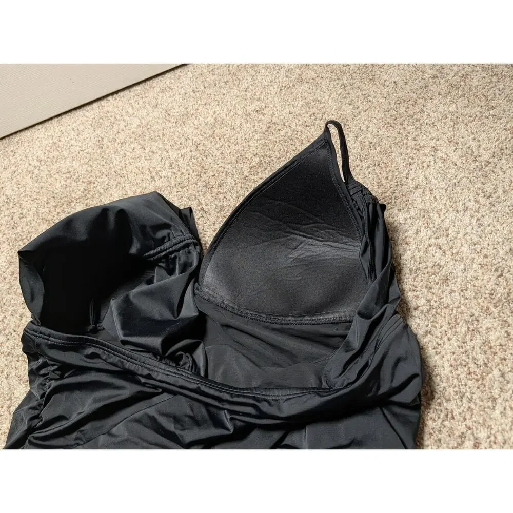SWIMSUITS FOR ALL Women's Swim suit, size 24, Full coverage skirt; Black